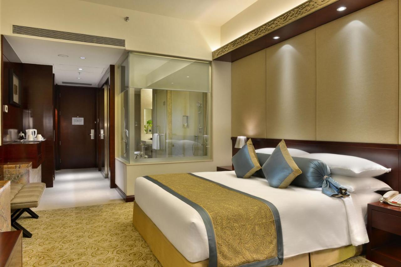 Crowne Plaza Ahmedabad City Centre By Ihg Zewnętrze zdjęcie