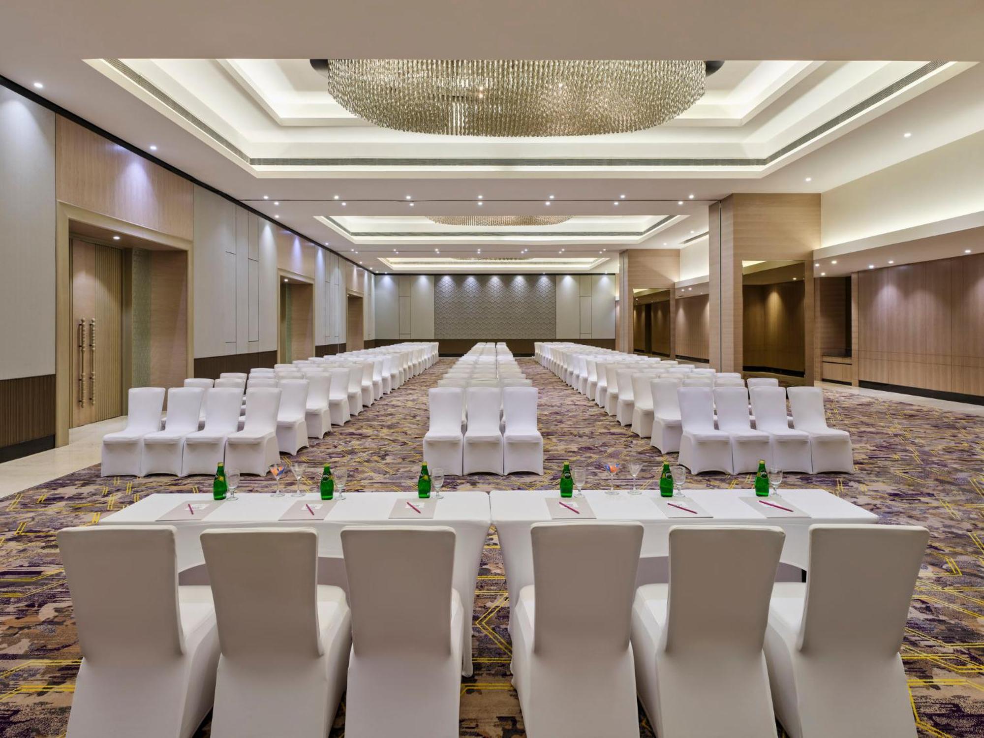 Crowne Plaza Ahmedabad City Centre By Ihg Zewnętrze zdjęcie