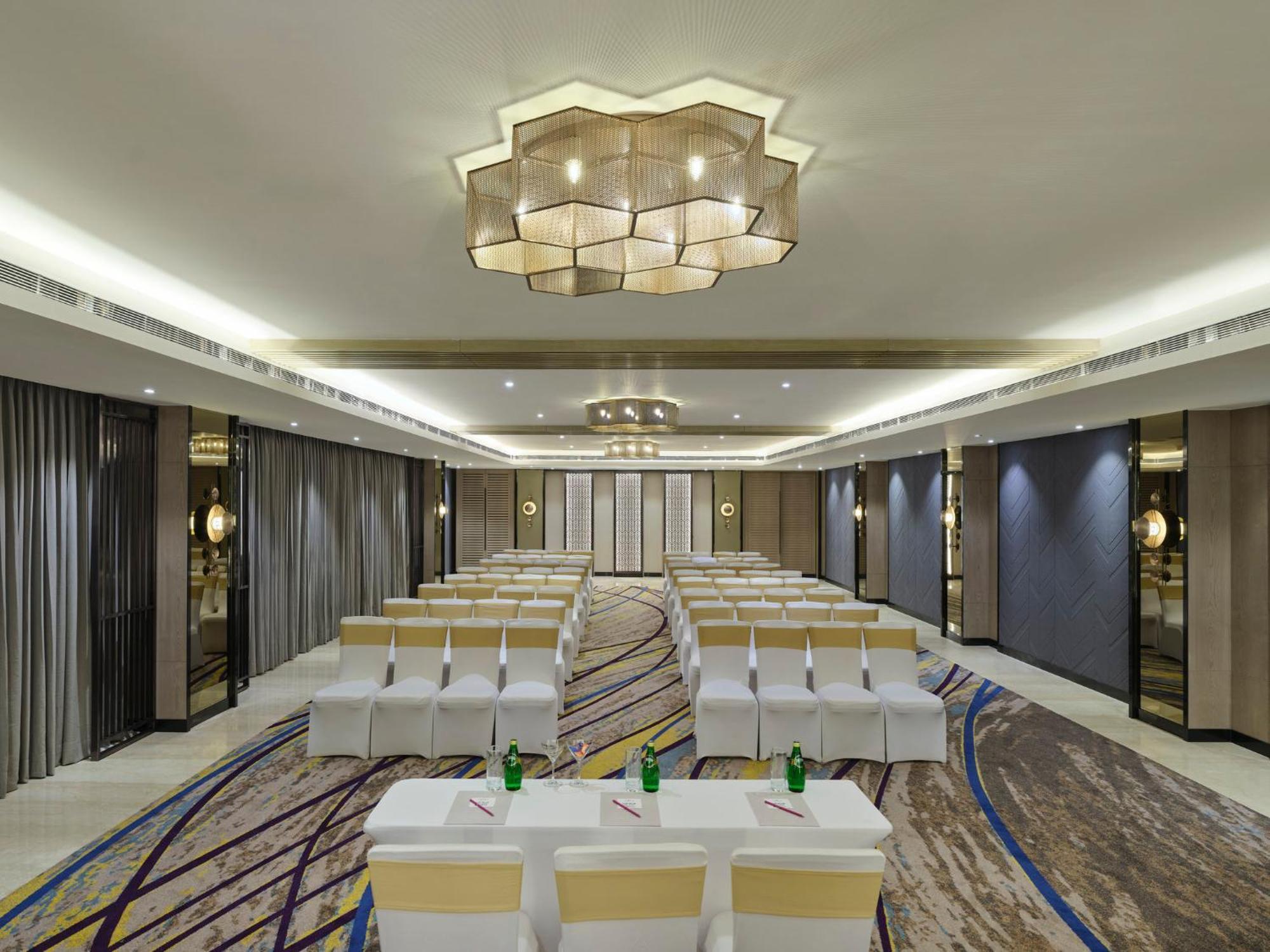 Crowne Plaza Ahmedabad City Centre By Ihg Zewnętrze zdjęcie