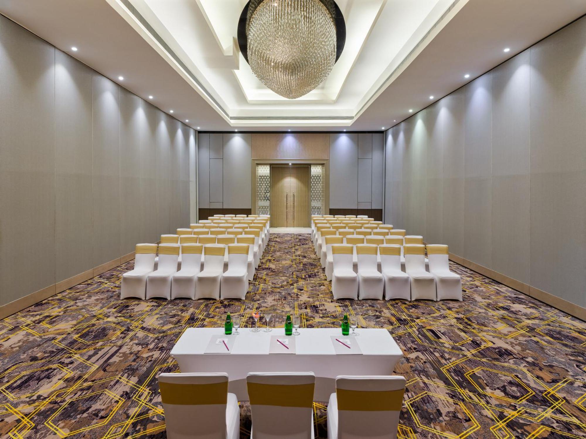 Crowne Plaza Ahmedabad City Centre By Ihg Zewnętrze zdjęcie